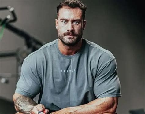 Chris Bumstead Wife, Age, Height, Net Worth, Weight, Workout